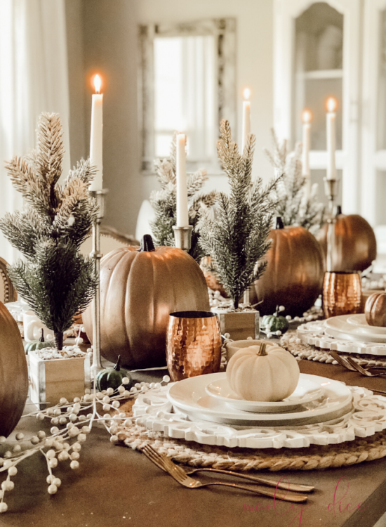 Recreate this magical and rustic Thanksgiving tablescape! #thanksgivingtablecsape #rustictablescape