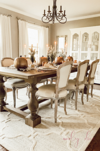 Recreate this magical and rustic Thanksgiving tablescape! #thanksgivingtablecsape #rustictablescape