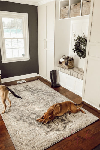 This mudroom entryway is so cute & practical! #mudroomentryway