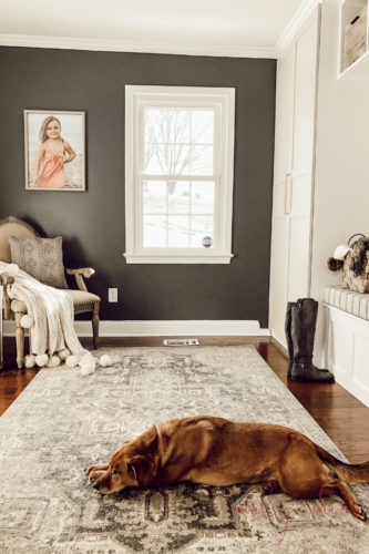 This mudroom entryway is so cute & practical! #mudroomentryway