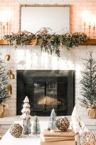 Obsessed with this cozy winter mantle decor in Marly's living room! #wintermantledecor #afterchristmas