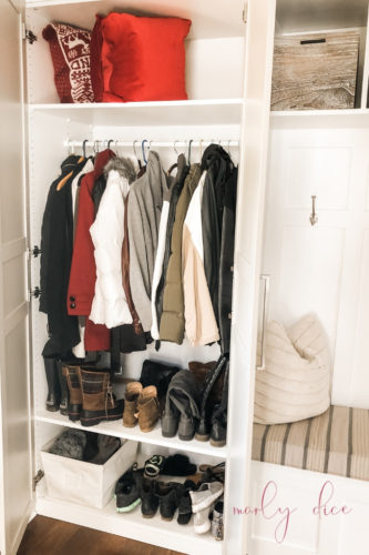 Use this awesome IKEA hack to make this budget-friendly DIY mudroom built in #ikeahack #ikeapax #diymudroom #mudroombuiltin