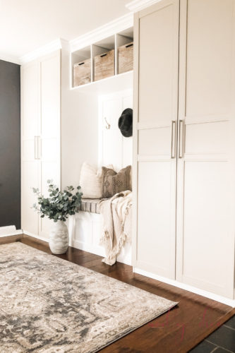 Use this awesome IKEA hack to make this budget-friendly DIY mudroom built in #ikeahack #ikeapax #diymudroom #mudroombuiltin