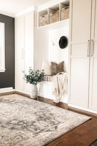 Use this awesome IKEA hack to make this budget-friendly DIY mudroom built in #ikeahack #ikeapax #diymudroom #mudroombuiltin