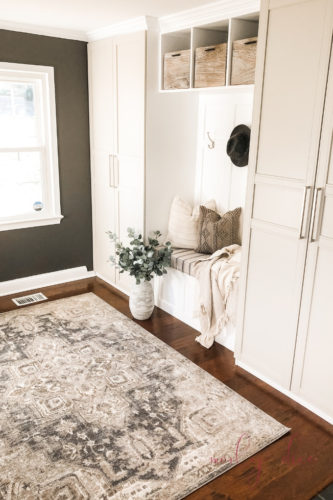 Use this awesome IKEA hack to make this budget-friendly DIY mudroom built in #ikeahack #ikeapax #diymudroom #mudroombuiltin