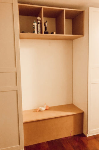 Use this awesome IKEA hack to make this budget-friendly DIY mudroom built in #ikeahack #ikeapax #diymudroom #mudroombuiltin