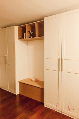 Use this awesome IKEA hack to make this budget-friendly DIY mudroom built in #ikeahack #ikeapax #diymudroom #mudroombuiltin