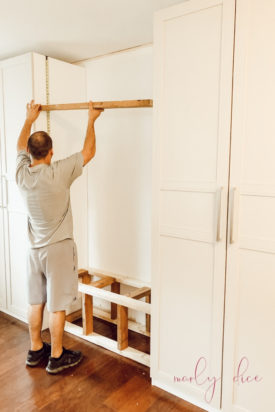 Use this awesome IKEA hack to make this budget-friendly DIY mudroom built in #ikeahack #ikeapax #diymudroom #mudroombuiltin