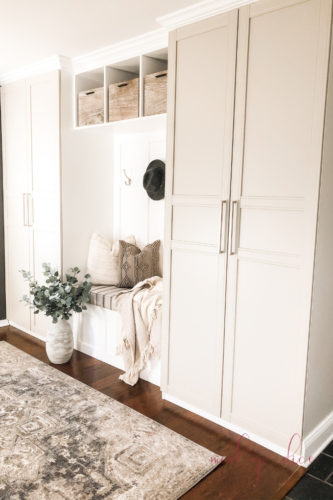 Use this awesome IKEA hack to make this budget-friendly DIY mudroom built in #ikeahack #ikeapax #diymudroom #mudroombuiltin
