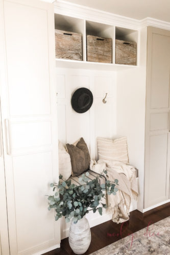 Use this awesome IKEA hack to make this budget-friendly DIY mudroom built in #ikeahack #ikeapax #diymudroom #mudroombuiltin