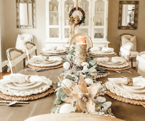 Loving this rustic winter tablescape and winter dining room decor! Beautiful use of eucalyptus and burlap together. #rusticwintertablescape #winterdecor #winterdiningroomdecor