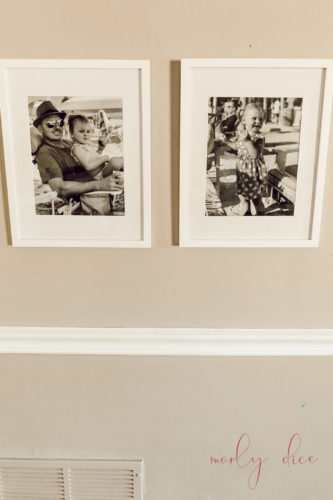 Make an even gallery wall the EASY way! These tricks & tips are genius!! #gallerywall #gallerywallideas