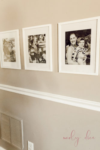 Make an even gallery wall the EASY way! These tricks & tips are genius!! #gallerywall #gallerywallideas