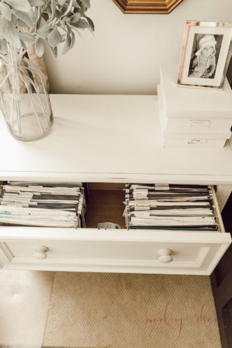 Feminine home office ideas for women that are totally do-able! #homeofficeideas #homeofficedesign #homeofficeideasforwomen