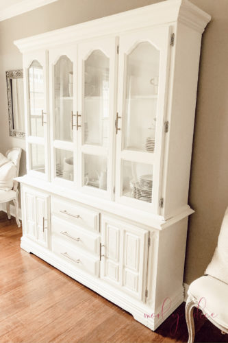 This French Country decorating guide helps with color pallet, furniture choices, and decorative pieces. #frenchcountry #frenchfarmhouse