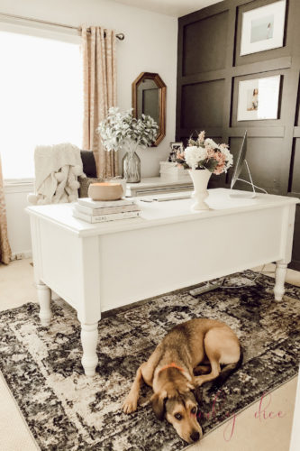 Feminine home office ideas for women that are totally do-able! #homeofficeideas #homeofficedesign #homeofficeideasforwomen