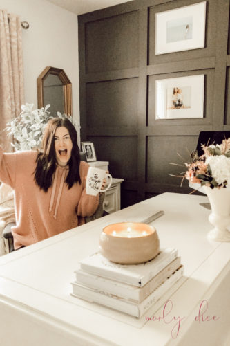 Feminine home office ideas for women that are totally do-able! #homeofficeideas #homeofficedesign #homeofficeideasforwomen