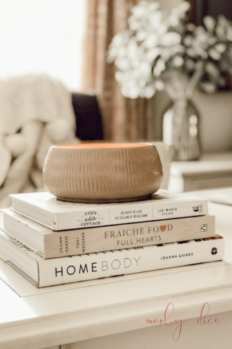 Feminine home office ideas for women that are totally do-able! #homeofficeideas #homeofficedesign #homeofficeideasforwomen