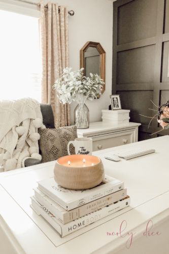 Feminine home office ideas for women that are totally do-able! #homeofficeideas #homeofficedesign #homeofficeideasforwomen