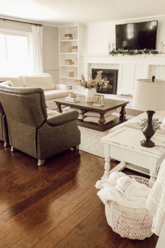 French country living room perfectly styled! #frenchcountry