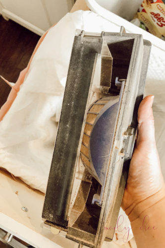 Pros and Cons of Roomba Vacuums...everything you need to know to make a decision to buy one! #roombavacuum
