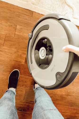 Pros and Cons of Roomba Vacuums...everything you need to know to make a decision to buy one! #roombavacuum