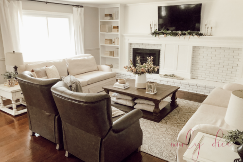 French country living room perfectly styled! #frenchcountry