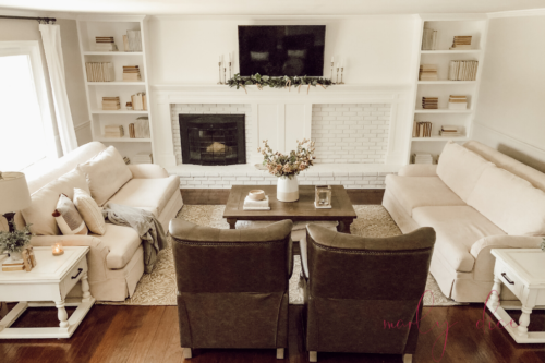 French country living room perfectly styled! #frenchcountry