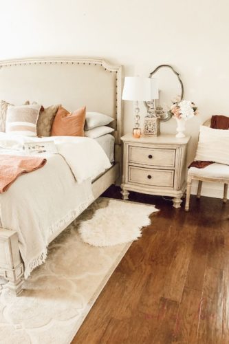 French country spring bedroom using mauve & pink #springbedroom