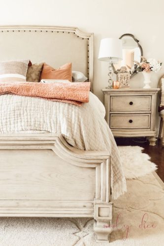 French country spring bedroom using mauve & pink #springbedroom