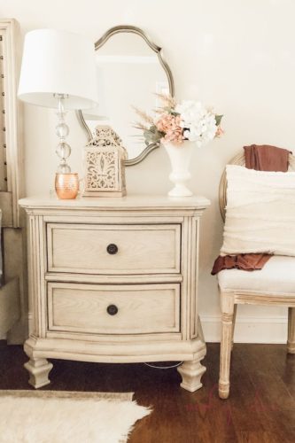 French country spring bedroom using mauve & pink #springbedroom