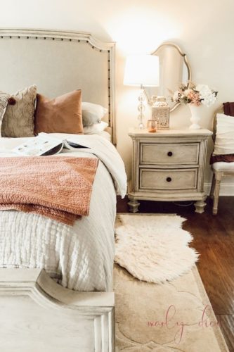 French country spring bedroom using mauve & pink #springbedroom