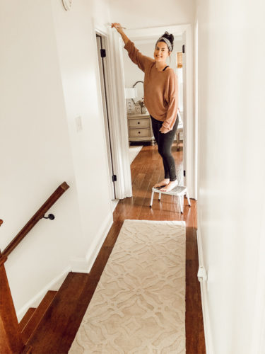 In this beginner's painting guide, you'll learn how to paint your walls and get beautiful results! Videos are included! Learn how to skip the tape and cut instead. #howtopaintwalls