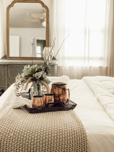 Learn how to style a bed beautifully, just like the professionals do! This guide will walk you through exactly what you need and how to do it! #styleabed #bedroomdecor