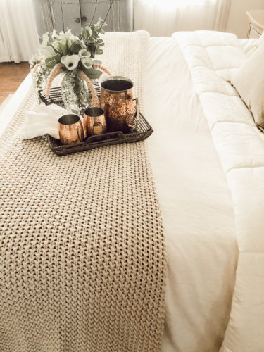 Learn how to style a bed beautifully, just like the professionals do! This guide will walk you through exactly what you need and how to do it! #styleabed #bedroomdecor