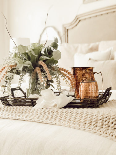 Learn how to style a bed beautifully, just like the professionals do! This guide will walk you through exactly what you need and how to do it! #styleabed #bedroomdecor
