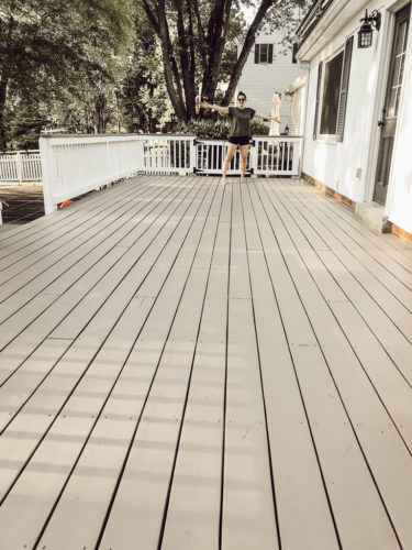 This DIY deck makeover is amazing!! Learn how they transformed their deck and the stain color they used! #deckmakeover