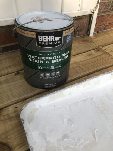 This DIY deck makeover is amazing!! Learn how they transformed their deck and the stain color they used! #deckmakeover