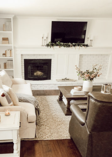 Learn how to decorate your mantel with a TV above it using these steps and tips! #decorateamantel #mantelwithatv