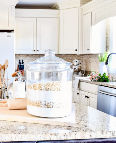 Get tons of ideas for how to style your kitchen countertops! #kitchencountertops #kitchenideas