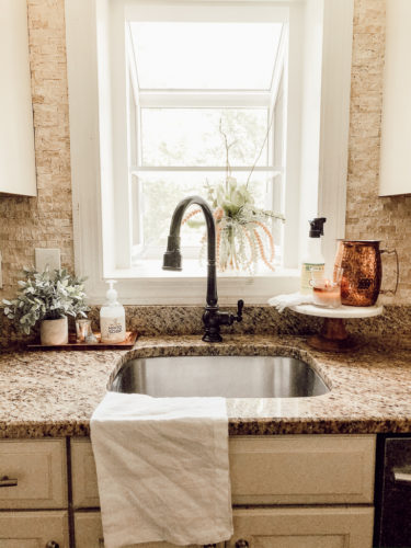 Get tons of ideas for how to style your kitchen countertops! #kitchencountertops #kitchenideas