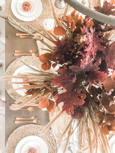 Obsessing over these gorgeous fall stems and moody fall decor on this tables cape! #falldecor #moodyfalldecor #falltablescape