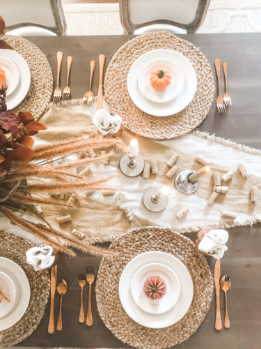 Obsessing over these gorgeous fall stems and moody fall decor on this tables cape! #falldecor #moodyfalldecor #falltablescape