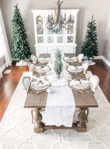 Check out this list of stunning Christmas decor ideas that will look great in your home! #christmasdecorideas