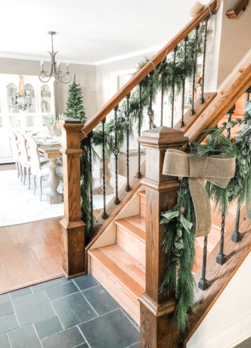 Check out this list of stunning Christmas decor ideas that will look great in your home! #christmasdecorideas