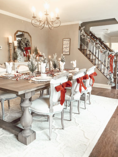 Check out this list of stunning Christmas decor ideas that will look great in your home! #christmasdecorideas