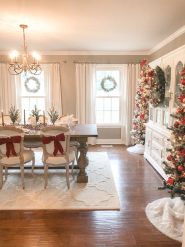 Check out this list of stunning Christmas decor ideas that will look great in your home! #christmasdecorideas