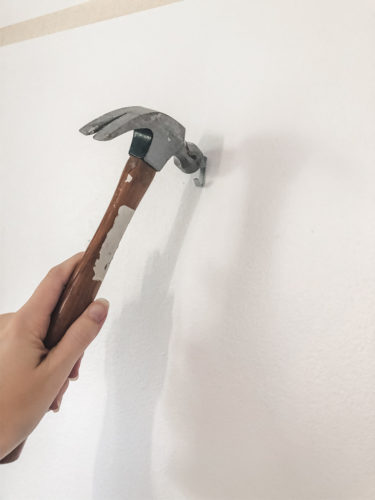 Learn how to get a high end look with a custom gallery wall! You'll learn how to decorate a large wall the easy way! #decoratealargewall #gallerywall
