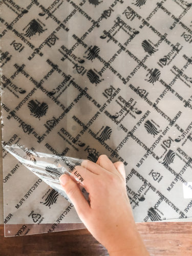Learn how to get a high end look with a custom gallery wall! You'll learn how to decorate a large wall the easy way! #decoratealargewall #gallerywall