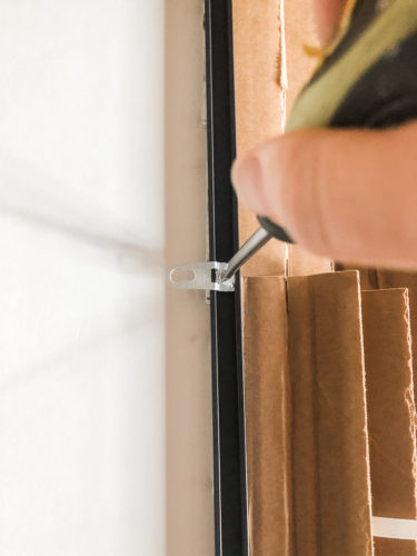 Learn how to get a high end look with a custom gallery wall! You'll learn how to decorate a large wall the easy way! #decoratealargewall #gallerywall